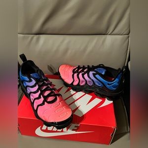 NIB Women’s Nike Air Vapormax Plus Size 9.5 DX2746 400